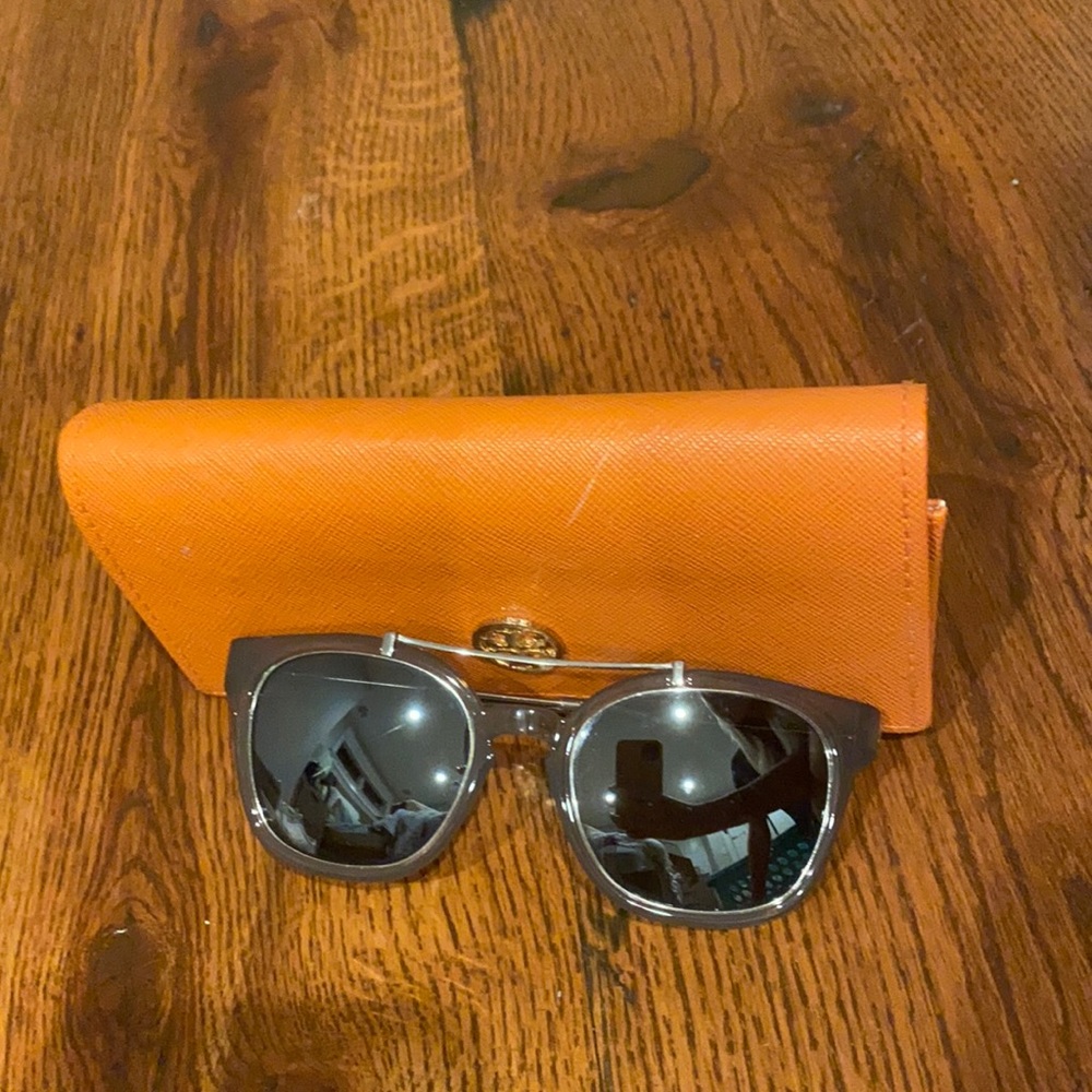 Lightly worn Tory Burch Metal Brow Sunglasses - Picture 2 of 3